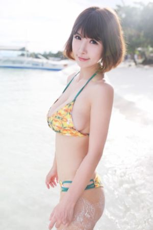 老头把舌头伸进她腿间视频