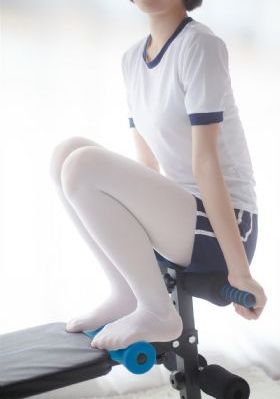解开女警乳罩慢慢揉捏