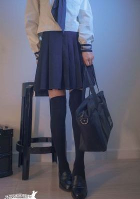 女教师教室hd在线观看
