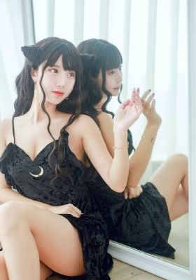 光影下的少女
